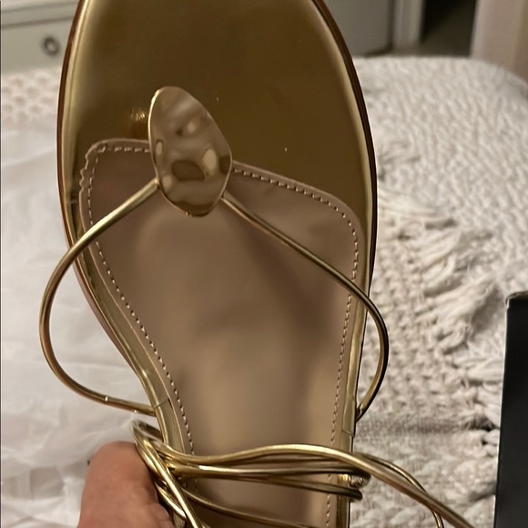 Fashion Nova Gold Metallic Lace-Up Sandals nwot - Picture 3 of 3